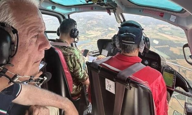 Alluvione in Alto Mugello, sopralluogo in elicottero di Giani e Figliuolo
