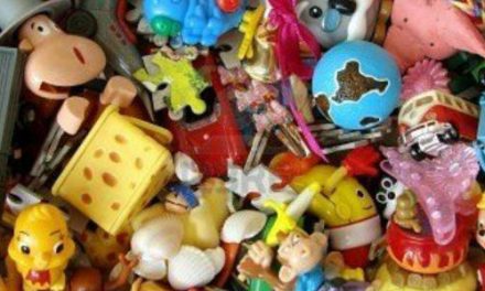 Appello per donare giocattoli a dei bambini a Dicomano