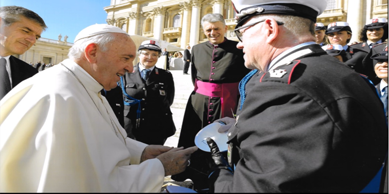 Nella Pieve di San Silvestro a Barberino, sarà conservato lo zucchetto di Papa Francesco donato alla Polizia Municipale