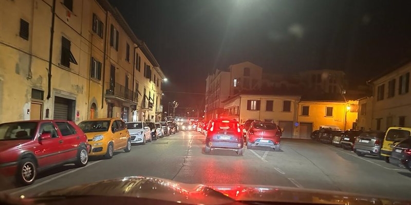 Code e traffico a Borgo San Lorenzo. Difficoltà in aumento durante le feste natalizie