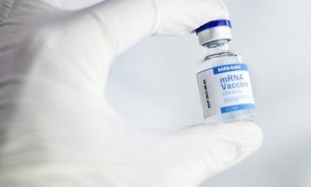 Covid, l’appello dei medici fiorentini: “Basta dubbi, toscani vaccinatevi”