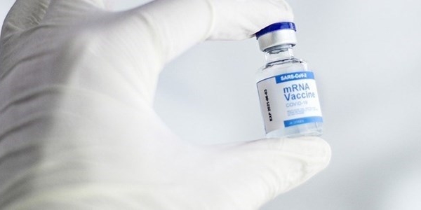 Covid, l’appello dei medici fiorentini: “Basta dubbi, toscani vaccinatevi”