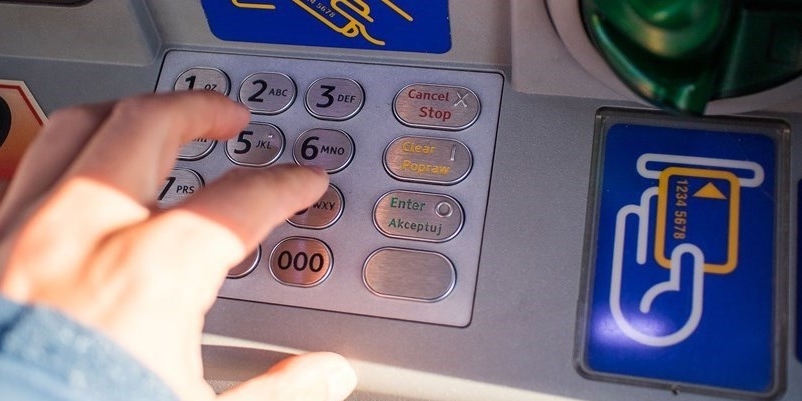 Pontassieve, furto al Bancomat: arrestato uno dei ladri in fuga. Si cerca il complice