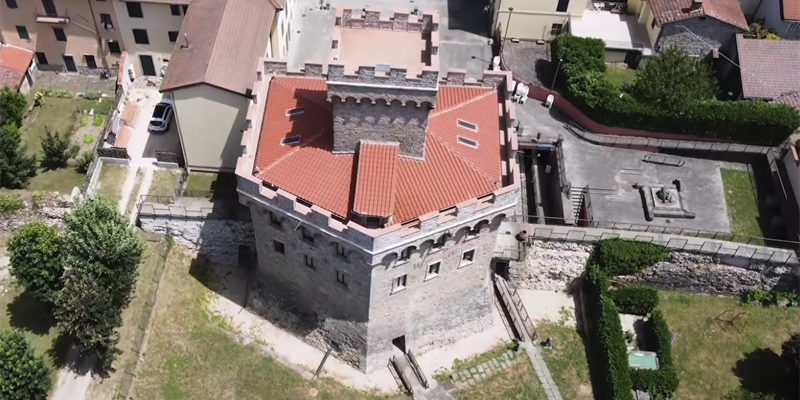 Qualcunoconcuicorrere – Storico gruppo di lettura fiorentino, organizza dal 2019 il festival Storie in cammino