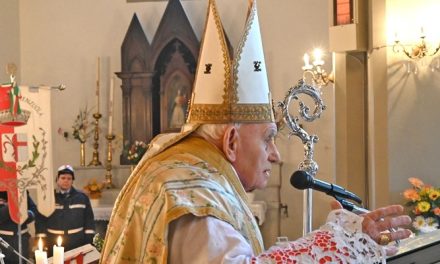 Il Cardinale Ernest Simoni in visita alla comunità del Covigliaio