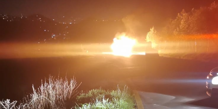 Auto in fiamme sulla Faentina: Intervento dei Vigili del Fuoco in corso – Video