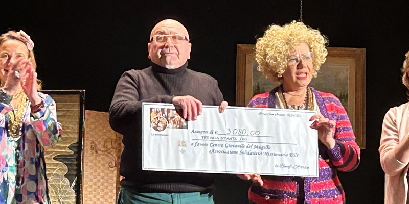 “Assassinate la zittella” – Un successo per la commedia in due atti in vernacolo in favore del Centro Giovanile e ASSOMIS