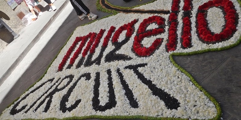 Infiorata di Scarperia: Fiori, cultura e celebrazioni per i 50 anni dell’Autodromo del Mugello