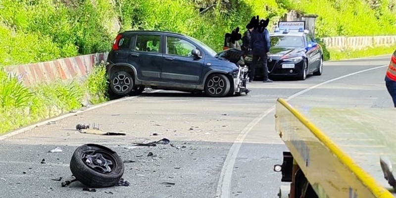 Scontro frontale al Carlone: Due donne ferite e trasportate d’urgenza a Careggi