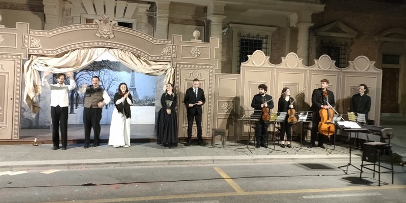 Suggestivo evento in piazza Dante davanti al Municipio