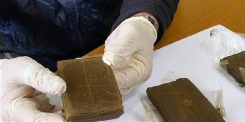 Due arresti per il possesso di 255 grammi di Hashish – Un 61enne e un 42enne di nazionalità albanese