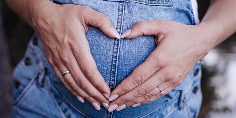 La gravidanza e il caldo intenso. Accorgimenti da adottare per non sottovalutare la situazione