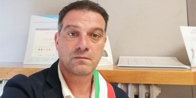 Londa, finisce la “barricata” pacifica del Sindaco nella banca. Cuoretti: “La logica del profitto depaupera di servizi i territori montani”