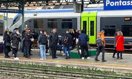 Treni, linea via Pontassieve. Pendolari di Valdisieve e Mugello esasperati, nasce un nuovo comitato: “C’è chi ha perso il lavoro per i continui ritardi”