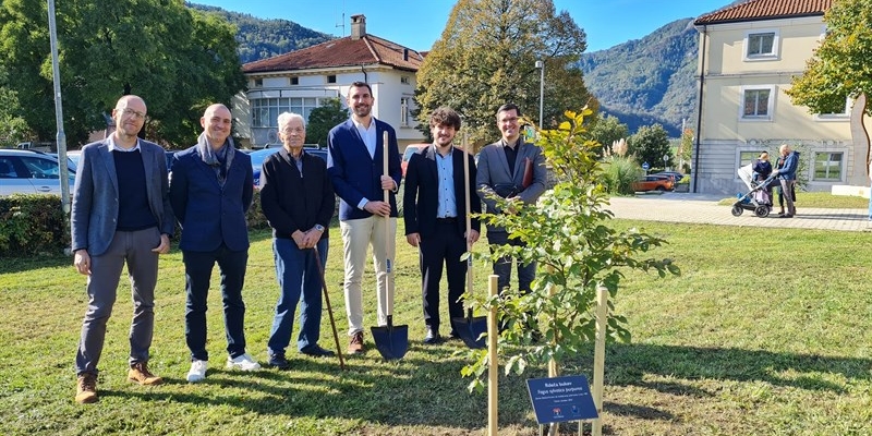 Vicchio e Tolmin, un legame che cresce: piantato l’albero della fratellanza
