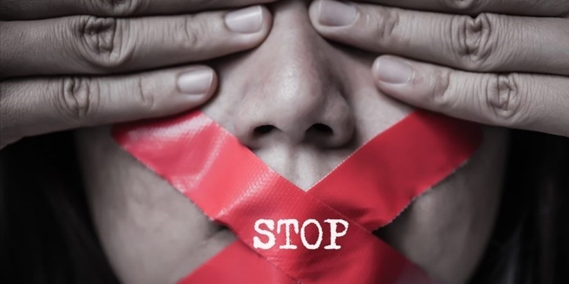 “Com’eri vestita?”, al Barberino Outlet arrivano 17 abiti e 17 storie di donne vittime di violenza: le informazioni sulla mostra