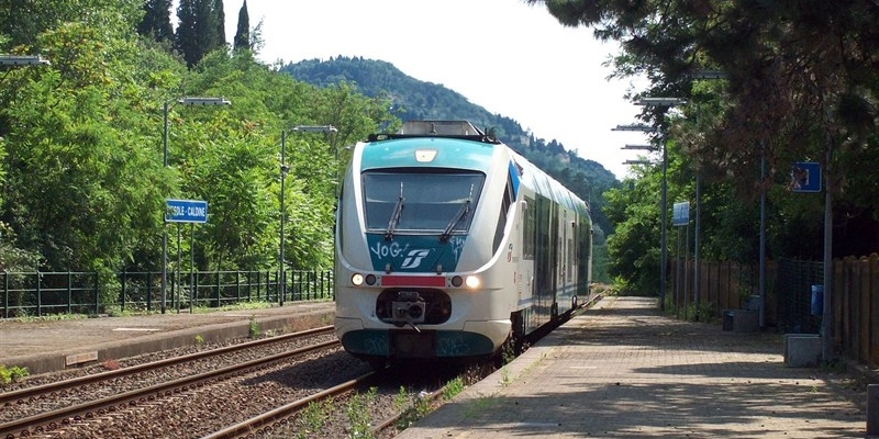 Crollo di un muro sulla linea Faentina. Nessun ferito grave