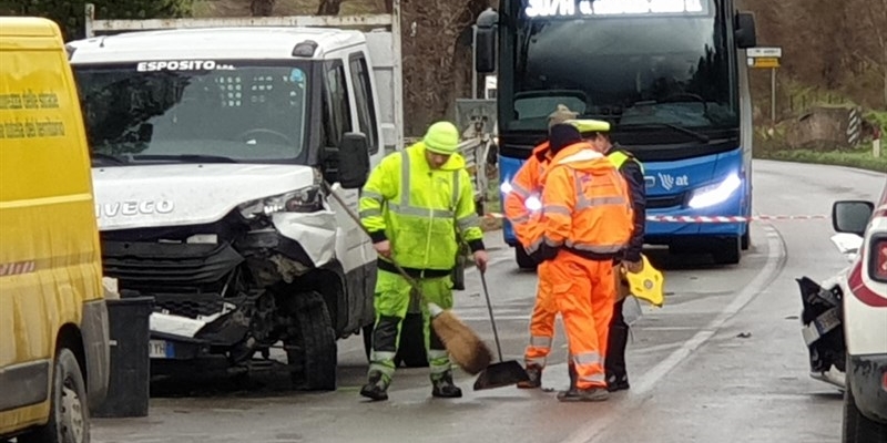 Incidente sulla SP551 a Vicchio: scontro tra un’auto di servizio della Misericordia e un furgone