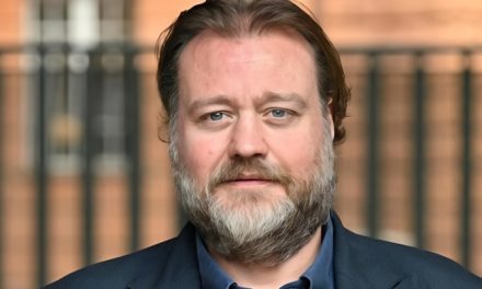 Stefano Fresi in Dioggene apre La stagione 2024/25