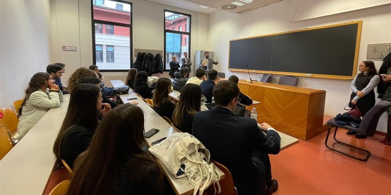 Firenze, quando l’università incontra il mondo del lavoro: le grandi aziende mettono a disposizione oltre 30 stage per gli aspiranti manager e professionisti – FOTO