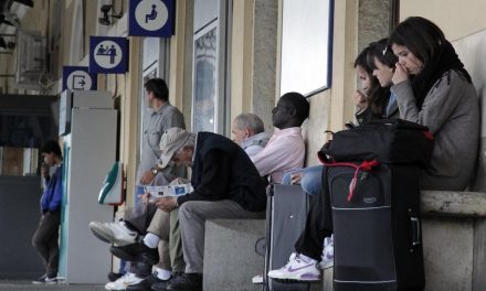 Guasto al passaggio a livello di Vicchio, numerosi disagi questa mattina sulla linea Borgo – Firenze: pendolari in collera