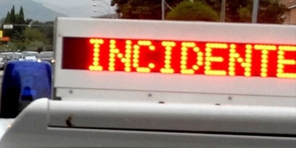 Incidente sulla A1. Intervento dei vigili del fuoco per incidente con mezzi pesanti