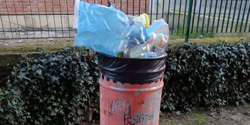 Decoro urbano e responsabilità. Il porta a porta tra critiche e cattive abitudini