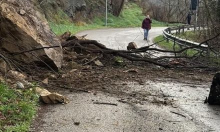 Frana a Colognole: strada chiusa su via del Palagio, Polizia locale sul posto