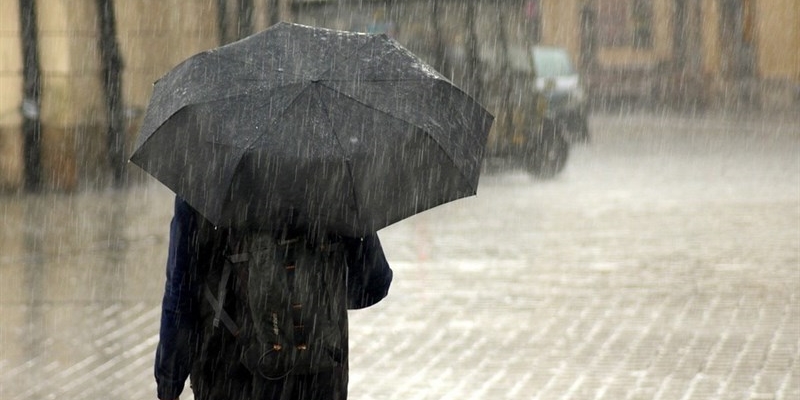 Allerta meteo arancione in Toscana. Chiusure ed evacuazioni preventive