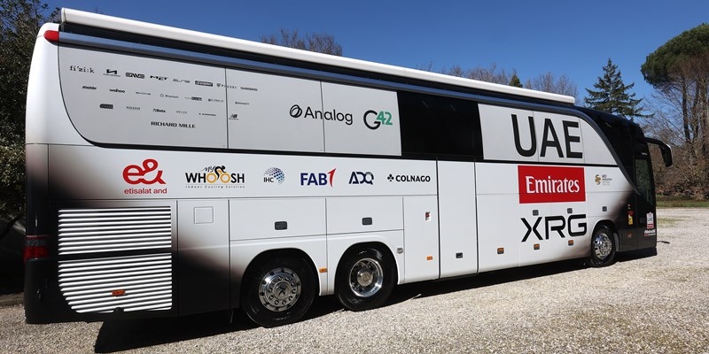 Federico Borselli alla guida del nuovo motorhome dell’UAE Team Emirates
