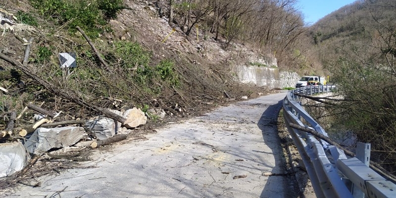 Maltempo, frana a Fontebuona. Residente: “Strada ancora chiusa, un grande disagio”, la segnalazione di un lettore