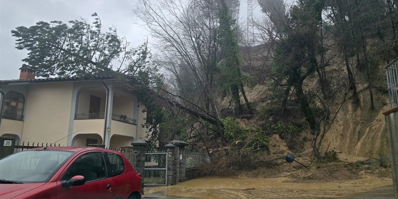 Marradi isolata dal maltempo: strade chiuse, 120 persone bloccate e 29 evacuati