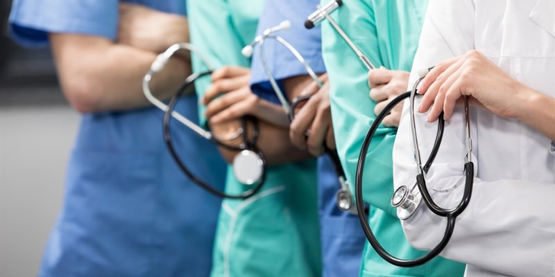 Medicina, Petrucci (FdI): “Via i quiz d’accesso, grande vittoria per la sanità e per l’Università’”