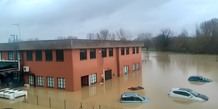 Persone intrappolate nell’azienda “Alto Mugello” a San Piero: ancora nessun soccorso