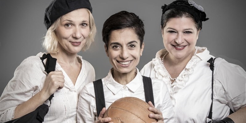 Teatro, al Corsini grandi applausi per Rossana Mola, Rita Pelusio e Federica Fabiani in “Giovinette”