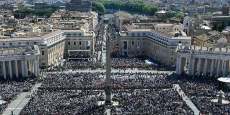 Sara Funaro e Eugenio Giani a Roma ai funerali di Papa Francesco