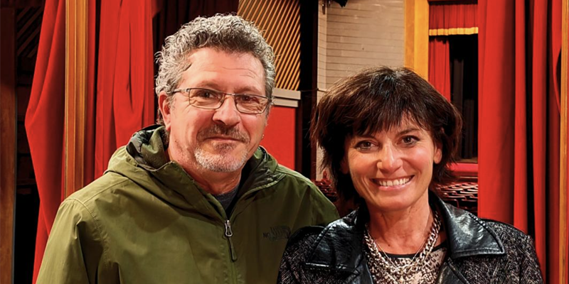 Successo al Teatro Corsini: Silvia Frasson incanta il pubblico con “Poveri Noi”