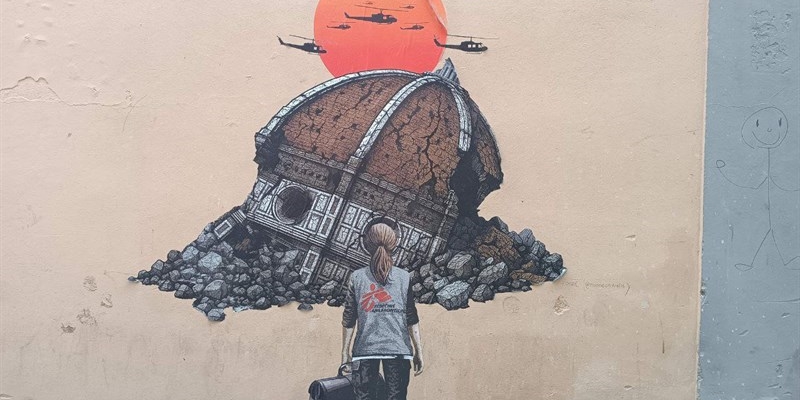Un murale per Medici Senza Frontiere nel cuore di Firenze: l’omaggio dell’artista Noone