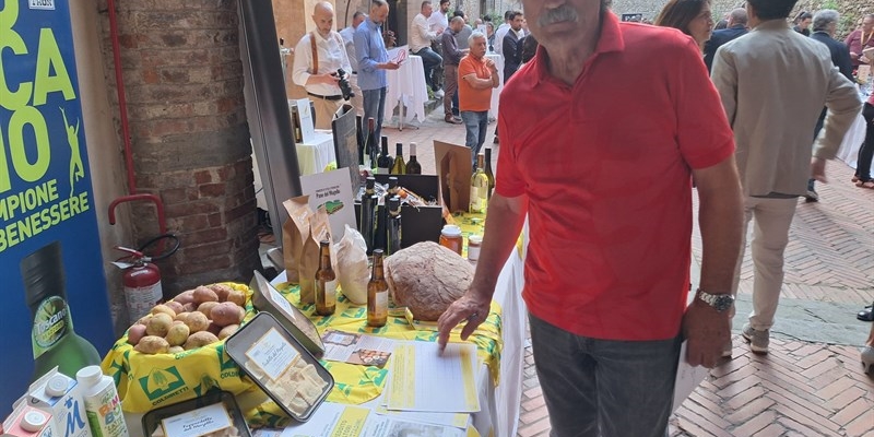 Coldiretti porta “stop cibo falso” al Mugello. Firme eccellenti per la trasparenza alimentare