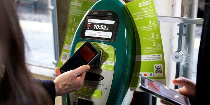 Ferrovie, “Tap&Tap” arriva nelle stazioni della Faentina e per Borgo via Pontassieve: da oggi si viaggia con carta contactless