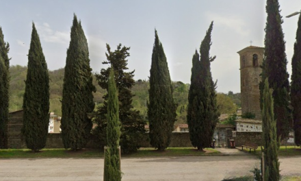 Funerale senza fossa a Ronta: polemiche e chiarimenti dopo un episodio che ha fatto discutere