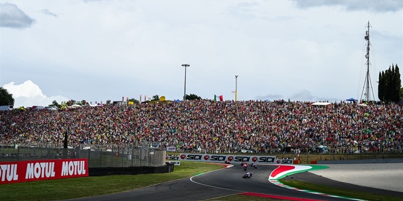 Márquez firma la pole numero 100 al Mugello: magia, record e spettacolo in MotoGP