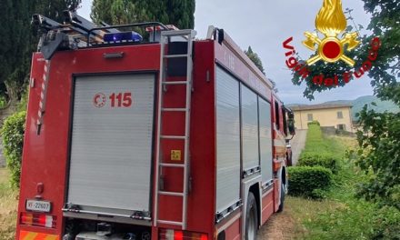 Vicchio, uomo rimane incastrato sotto un mezzo agricolo: intervento dei Vigili del Fuoco a Scopeto