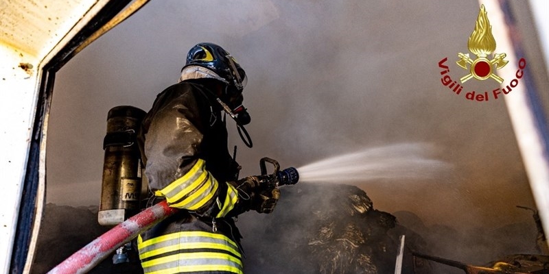 Incendio in un appartamento a Dicomano: una donna trasportata in ospedale