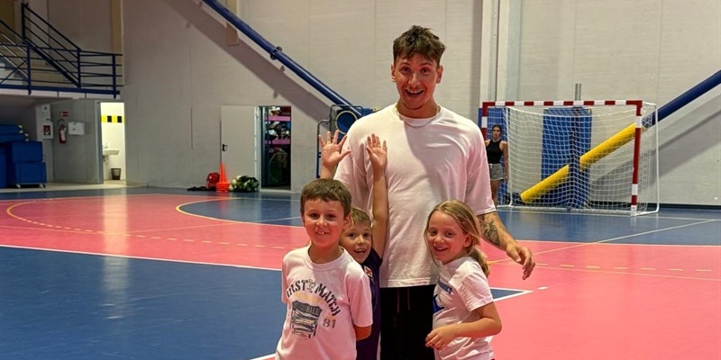 Tommaso Romei incontra i giovani della Pallamano Mugello. Una giornata speciale a Scarperia