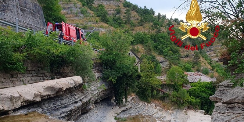 Tragedia alle cascate di Marradi: tuffo fatale nel Lamone, muore 25enne