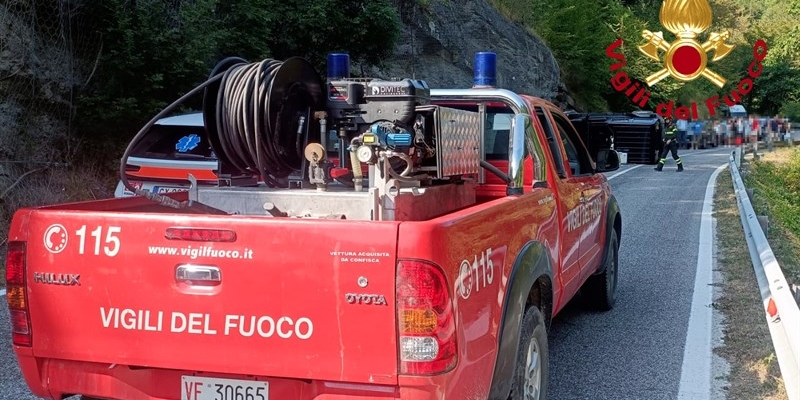 Auto si ribalta a Ronta sulla SR 302: grave un uomo, interviene Pegaso