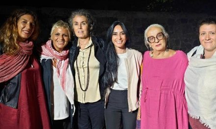 Libri sotto le stelle: Grande Sara Lucaroni con “La destra e le donne. Da Mussolini a Giorgia Meloni”