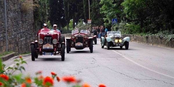 Raduno nazionale di auto d’epoca a Barberino: il Mugello si racconta tra motori, storia e sapori