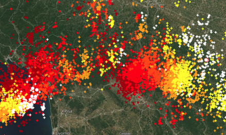 Tempesta sul Mugello: alberi caduti, allagamenti e circolazione ferroviaria bloccata